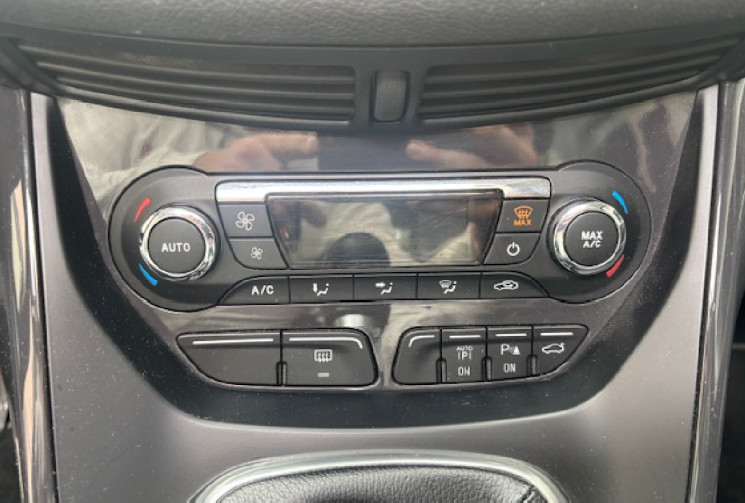 Ford Kuga titanium 2.0 TDCi 16V 4x2 140 cv Origine France 1er Main /TOIT OUVRANT/CAMERA/SONO SONY