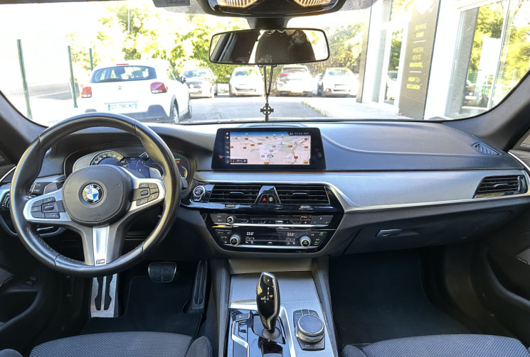BMW Série 5 (G30 Ph.1) M550i xDrive 4.4 i V8 462 Steptronic8 * Harman Kardon * Entretien Full BMW 