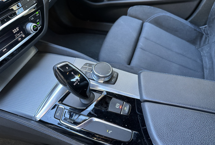 BMW Série 5 (G30 Ph.1) M550i xDrive 4.4 i V8 462 Steptronic8 * Harman Kardon * Entretien Full BMW 