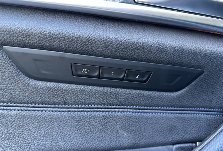 BMW Série 5 (G30 Ph.1) M550i xDrive 4.4 i V8 462 Steptronic8 * Harman Kardon * Entretien Full BMW 