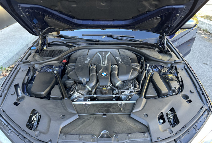 BMW Série 5 (G30 Ph.1) M550i xDrive 4.4 i V8 462 Steptronic8 * Harman Kardon * Entretien Full BMW 