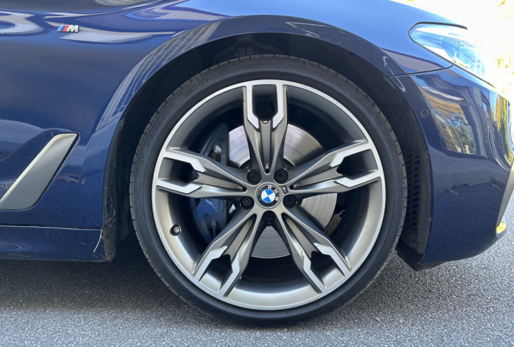 BMW Série 5 (G30 Ph.1) M550i xDrive 4.4 i V8 462 Steptronic8 * Harman Kardon * Entretien Full BMW 