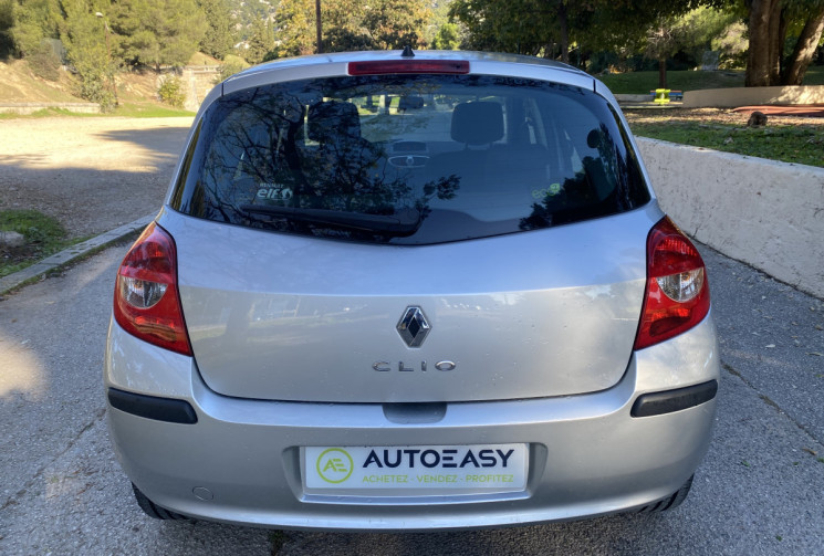 Renault Clio III 5 Portes 1.5 dCi 86CH CONFORT