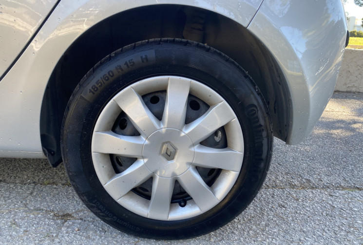 Renault Clio III 5 Portes 1.5 dCi 86CH CONFORT