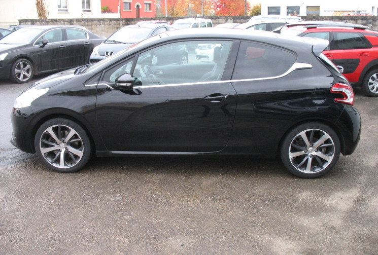 Peugeot 208 1.6 THP 156 FELINE