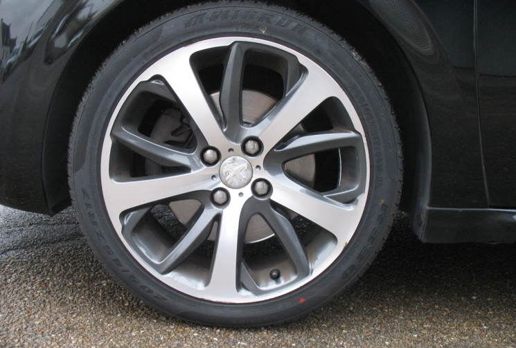 Peugeot 208 1.6 THP 156 FELINE