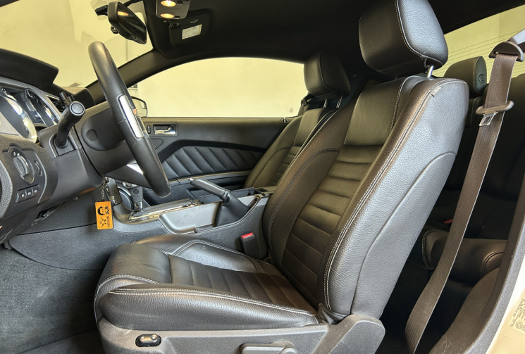 Ford MUSTANG V 3.7 V6 BVA 310 cv / HOMOLOGUEE FRANCE / TRES FAIBLE KILOMETRAGE