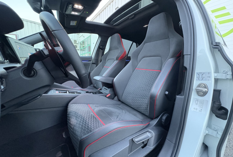 Volkswagen Golf VIII GTI Clubsport 300cv * Toit Ouvrant * Harman Kardon * Garantie Volkswagen 01/27