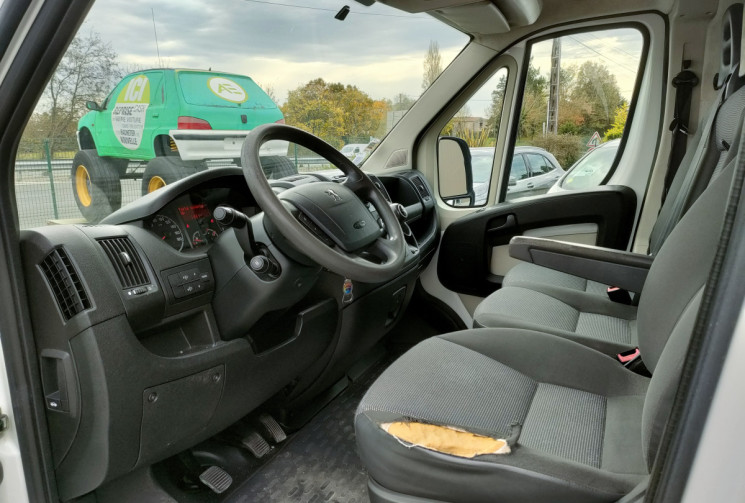 Peugeot Boxer III Phase 1/2 Fourgon 333 L2H2 2.2 HDi 16V FAP Fourgon moyen 130 cv