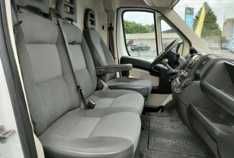 Peugeot Boxer III Phase 1/2 Fourgon 333 L2H2 2.2 HDi 16V FAP Fourgon moyen 130 cv