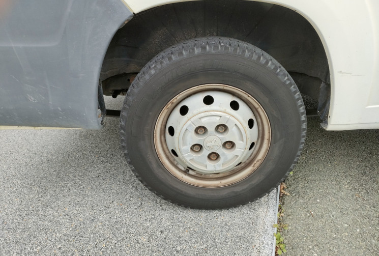 Peugeot Boxer III Phase 1/2 Fourgon 333 L2H2 2.2 HDi 16V FAP Fourgon moyen 130 cv