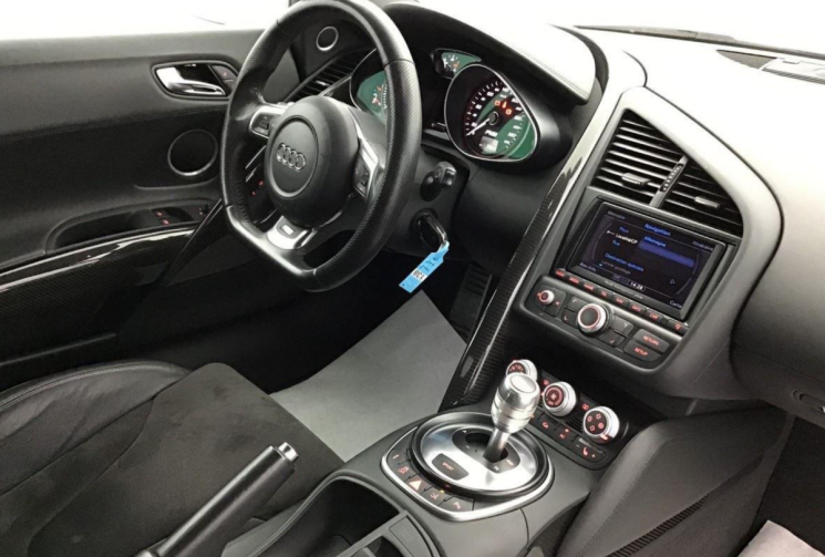 Audi R8 R8 5.2 V10 FSI 525ch spyder quattro tronic 7