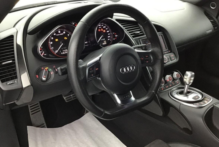 Audi R8 R8 5.2 V10 FSI 525ch spyder quattro tronic 7