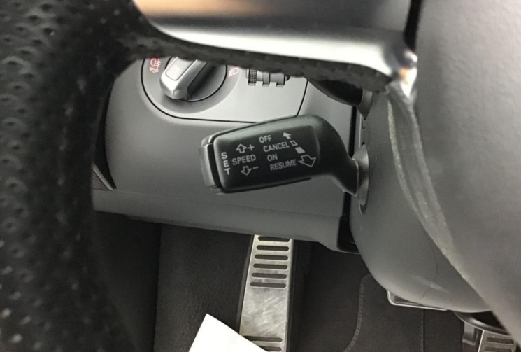 Audi R8 R8 5.2 V10 FSI 525ch spyder quattro tronic 7