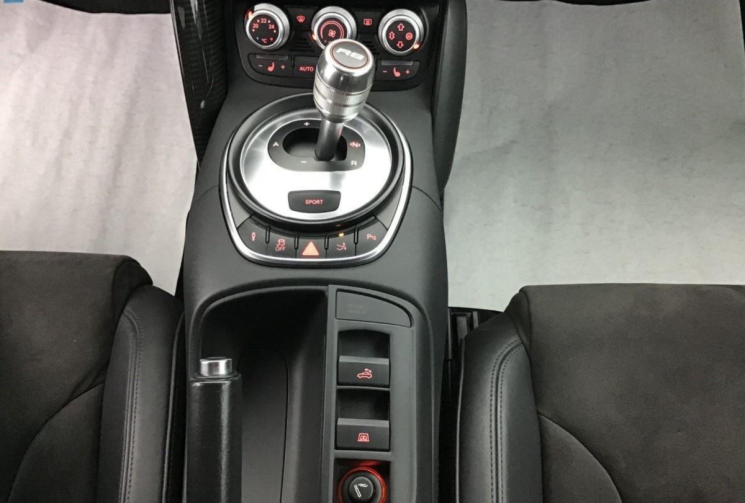 Audi R8 R8 5.2 V10 FSI 525ch spyder quattro tronic 7