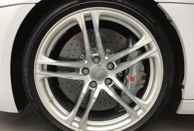 Audi R8 R8 5.2 V10 FSI 525ch spyder quattro tronic 7