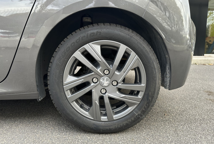 Peugeot 208 1.2 VTI 75 ACTIVE * CARPLAY * COURROIE OK * ENTRETIEN A JOUR * GARANTIE 6 MOIS 