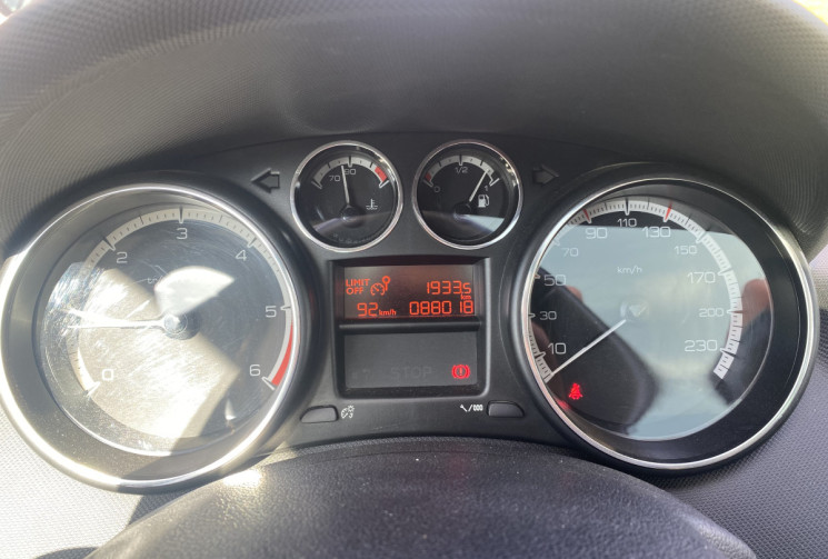 Peugeot 308 SW 1.6 HDI FAP 92CH ACTIVE - TOIT PANO - RADAR - CAMERA - CLIM AUTO