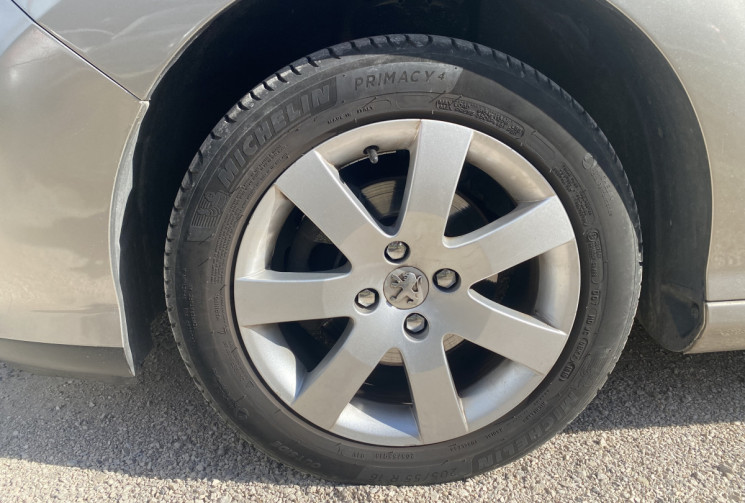 Peugeot 308 SW 1.6 HDI FAP 92CH ACTIVE - TOIT PANO - RADAR - CAMERA - CLIM AUTO