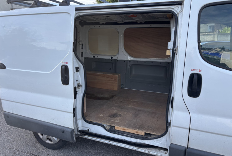 Renault Trafic 2.0 DCI / 90 CH / FOURGON / DISTRIB OK