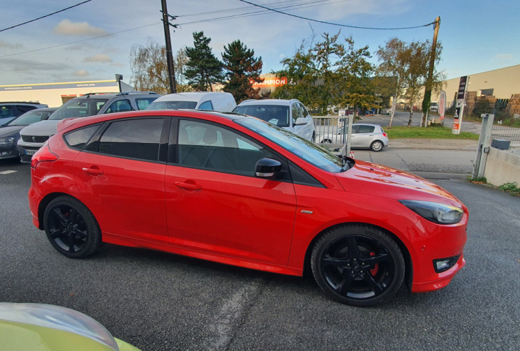 Ford Focus 1.0 EcoBoost 125 ch Stop&Start ST Line Red