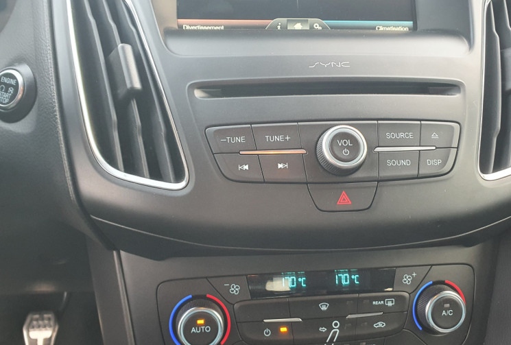 Ford Focus 1.0 EcoBoost 125 ch Stop&Start ST Line Red