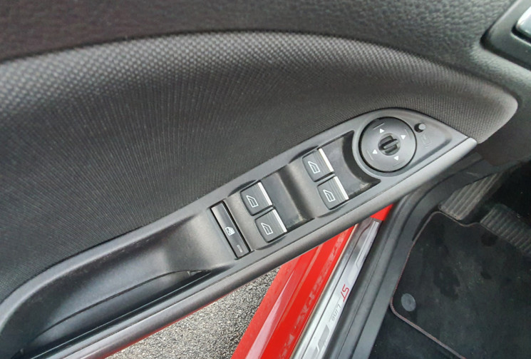 Ford Focus 1.0 EcoBoost 125 ch Stop&Start ST Line Red