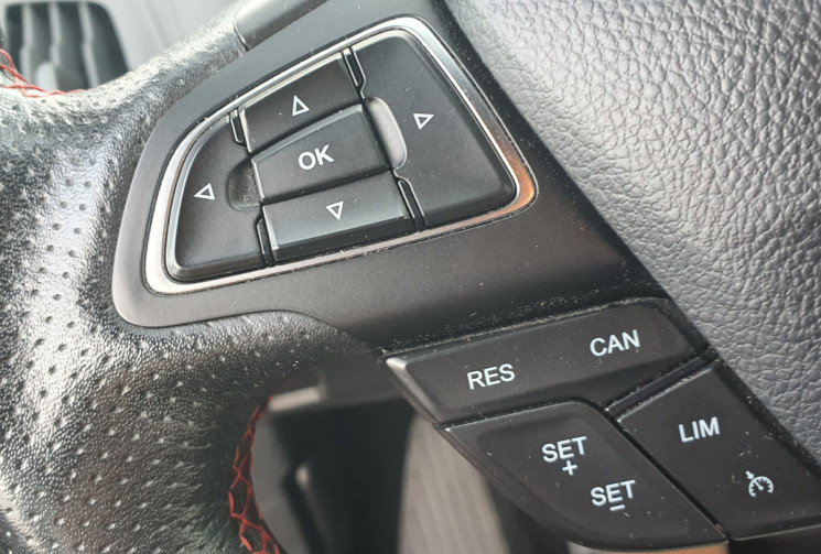 Ford Focus 1.0 EcoBoost 125 ch Stop&Start ST Line Red