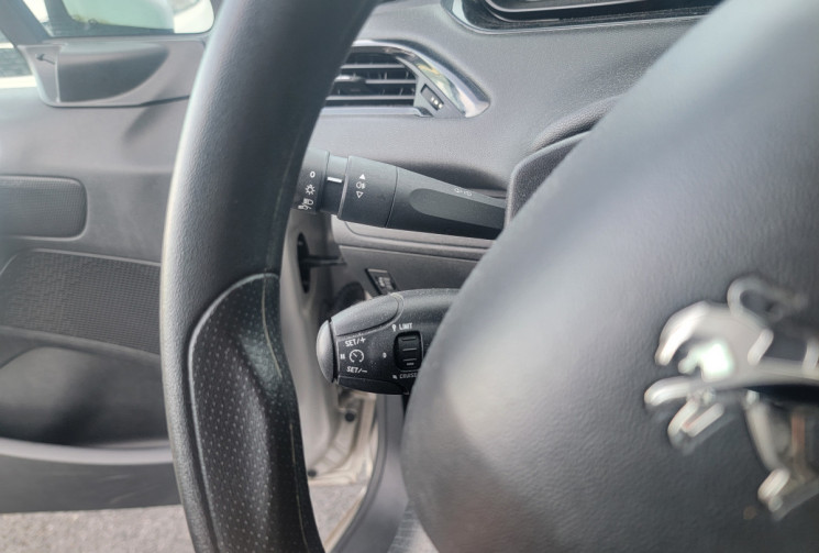 Peugeot 208 Phase 2 5 Portes 1.0 VTi 12V 68 cv LIKE