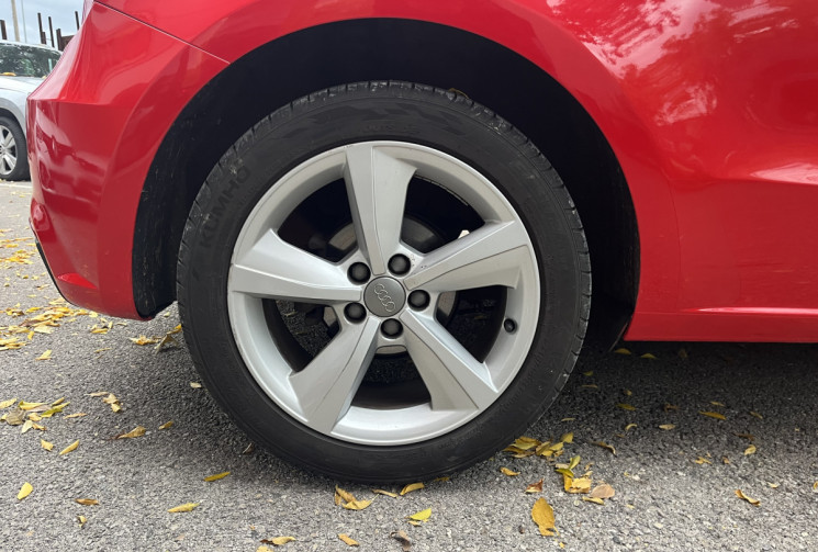 Audi A1 1.0 TSFI 95ch ULTRA Metropolitan / Toit Ouvrant / Révision et Ct à jour / Suivi d'entretien 