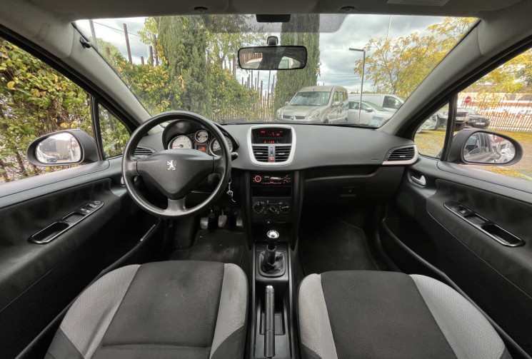 Peugeot 207 1.4 TU 75ch CLIM / Bluetooth / Distribution neuve / Vidangé / Ct Ok / 2 Clés