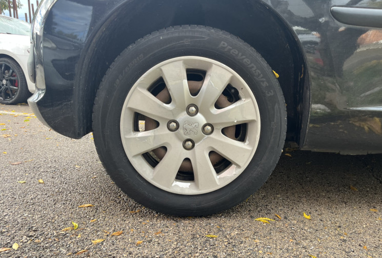 Peugeot 207 1.4 TU 75ch CLIM / Bluetooth / Distribution neuve / Vidangé / Ct Ok / 2 Clés