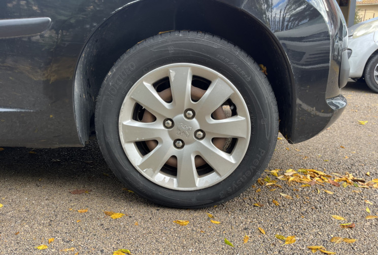 Peugeot 207 1.4 TU 75ch CLIM / Bluetooth / Distribution neuve / Vidangé / Ct Ok / 2 Clés