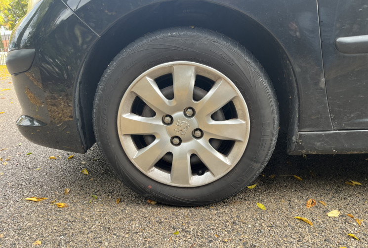 Peugeot 207 1.4 TU 75ch CLIM / Bluetooth / Distribution neuve / Vidangé / Ct Ok / 2 Clés