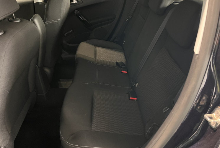 Peugeot 208 1.2 82 CH ACTIVE 