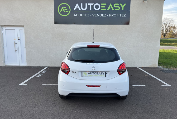 Peugeot 208 1.2 VTI 82 CH ALLURE BVM5 DISTRIBUTION EFFECTUE CHEZ PEUGEOT