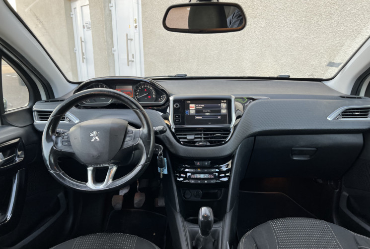 Peugeot 208 1.2 VTI 82 CH ALLURE BVM5 DISTRIBUTION EFFECTUE CHEZ PEUGEOT