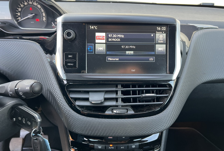 Peugeot 208 1.2 VTI 82 CH ALLURE BVM5 DISTRIBUTION EFFECTUE CHEZ PEUGEOT