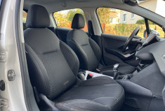 Peugeot 208 1.2 VTI 82 CH ALLURE BVM5 DISTRIBUTION EFFECTUE CHEZ PEUGEOT