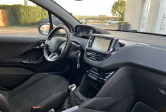 Peugeot 208 1.2 VTI 82 CH ALLURE BVM5 DISTRIBUTION EFFECTUE CHEZ PEUGEOT