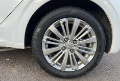 Peugeot 208 1.2 VTI 82 CH ALLURE BVM5 DISTRIBUTION EFFECTUE CHEZ PEUGEOT