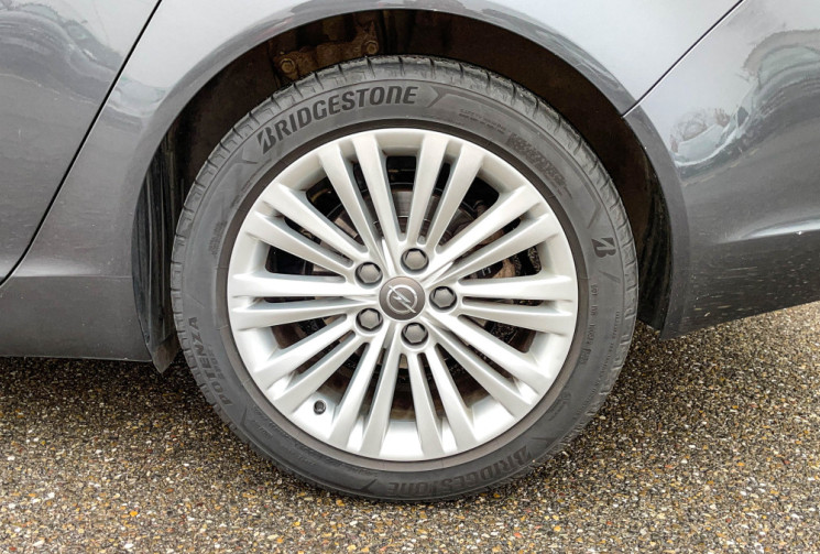 Opel INSIGNIA  1.4 16V Turbo ecoFLEX S&S 140 cv GPS Bi-Xénon Clim Auto Radar 18