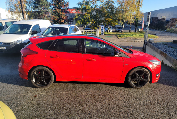 Ford Focus 1.0 EcoBoost 125 ch Stop&Start ST Line Red