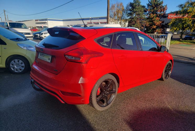 Ford Focus 1.0 EcoBoost 125 ch Stop&Start ST Line Red