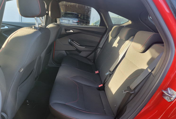 Ford Focus 1.0 EcoBoost 125 ch Stop&Start ST Line Red