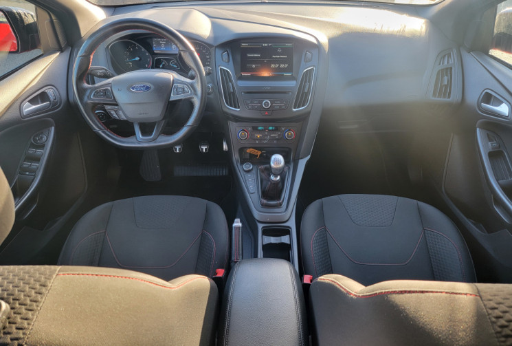 Ford Focus 1.0 EcoBoost 125 ch Stop&Start ST Line Red