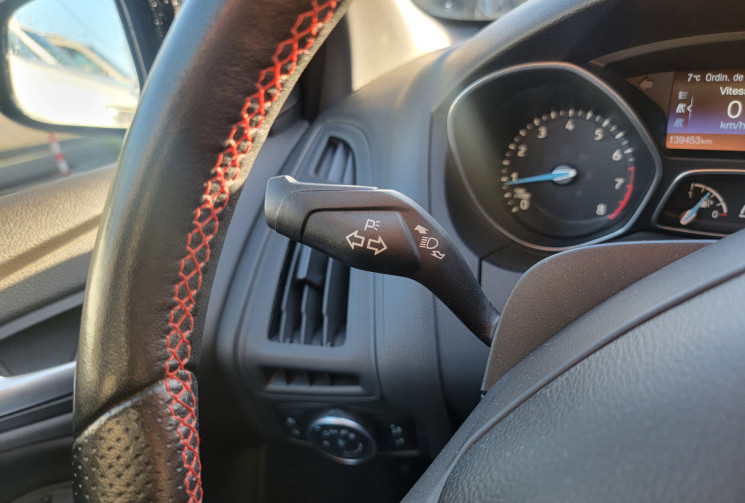 Ford Focus 1.0 EcoBoost 125 ch Stop&Start ST Line Red