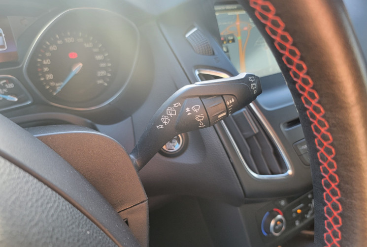 Ford Focus 1.0 EcoBoost 125 ch Stop&Start ST Line Red