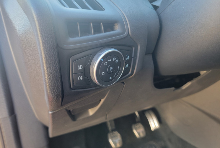 Ford Focus 1.0 EcoBoost 125 ch Stop&Start ST Line Red