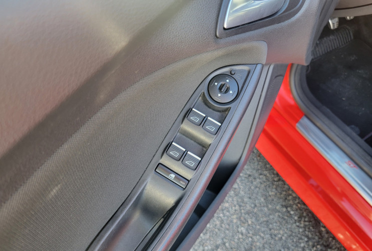 Ford Focus 1.0 EcoBoost 125 ch Stop&Start ST Line Red